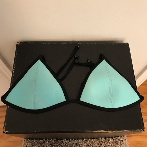 Triangl Bikini top - Picture 2 of 6